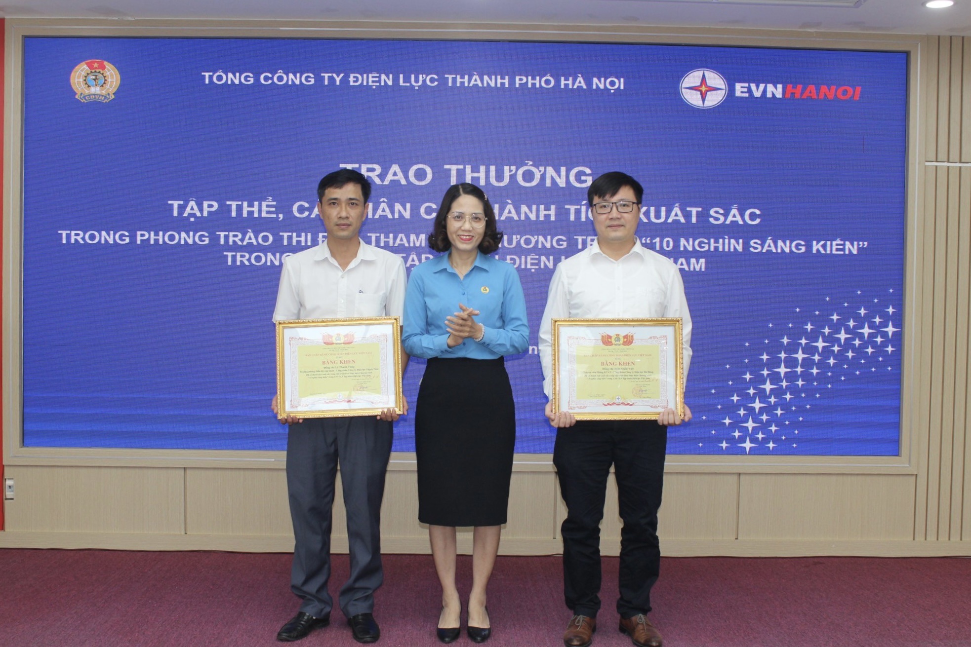 3 tập thể và 2 cá nhân thuộc EVNHANOI được Công đoàn Điện lực Việt nam khen thưởng.  2