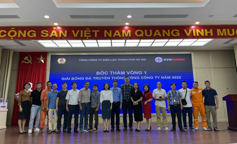 33 đội bóng thuộc các đơn vị trong toàn Tổng công ty tham gia Giải Bóng đá truyền thống EVNHANOI năm 2022 1