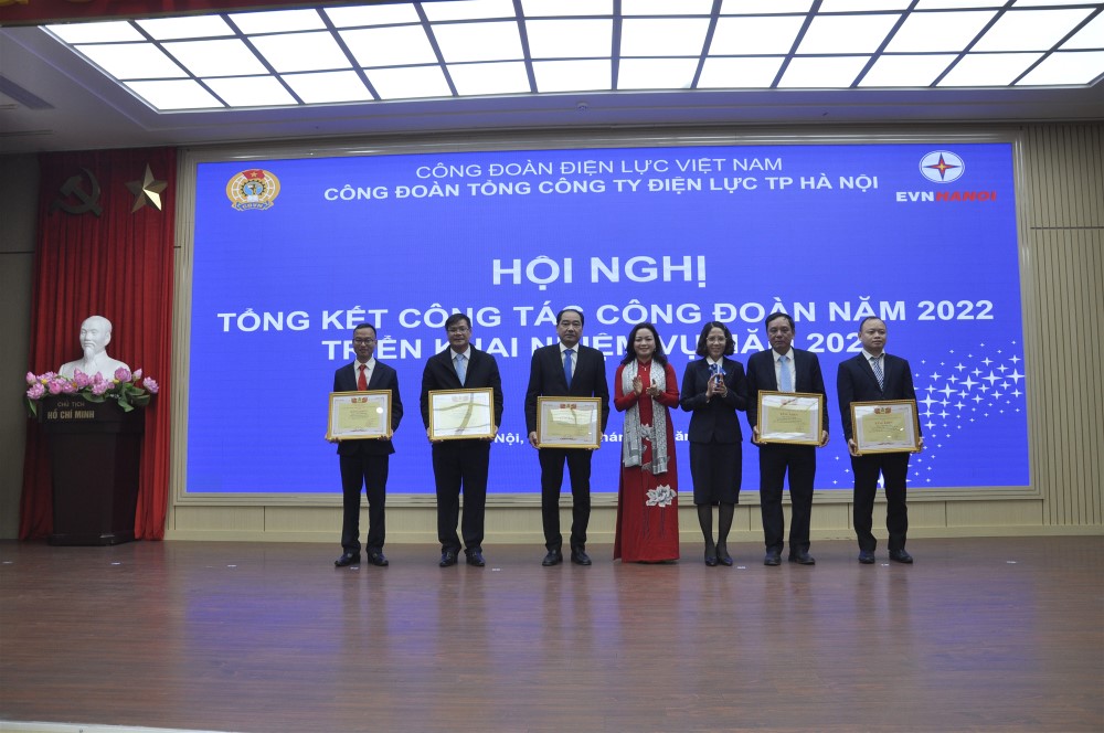 Công đoàn EVNHANOI tổ chức Hội nghị Tổng kết công tác Công đoàn năm 2022 và triển khai nhiệm vụ năm 2023  8