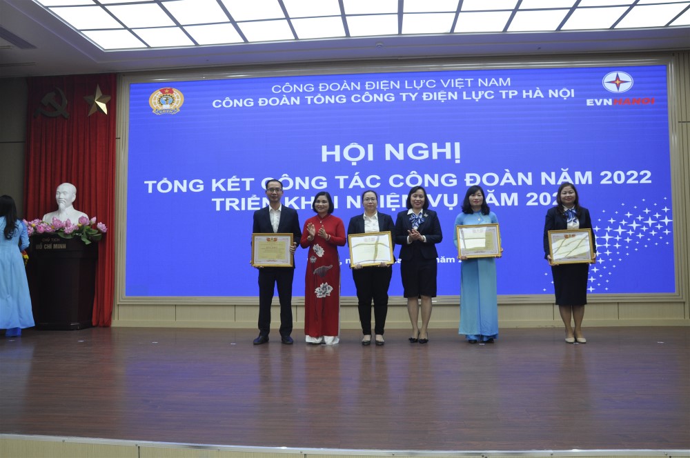 Công đoàn EVNHANOI tổ chức Hội nghị Tổng kết công tác Công đoàn năm 2022 và triển khai nhiệm vụ năm 2023  9