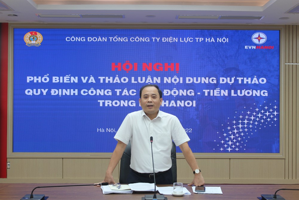 Công đoàn EVNHANOI tổ chức Phổ biến và thảo thuận nội dung dự thảo quy định về công tác lao động, tiền lương trong Tổng công ty Điện lực TP Hà Nội.   1