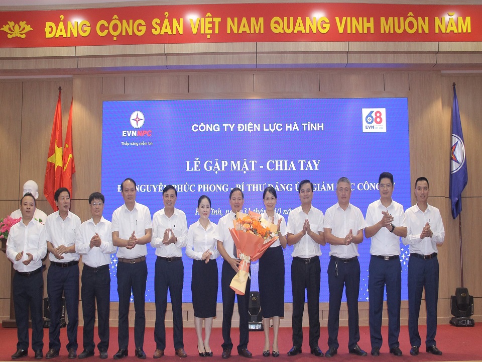 Công ty Điện lực Hà Tĩnh tổ chức Lễ gặp mặt, chia tay Giám đốc Công ty nhận nhiệm vụ mới 2