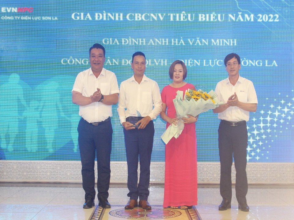 Công ty Điện lực Sơn La gặp mặt gia đình CBCNV tiêu biểu năm 2022 4