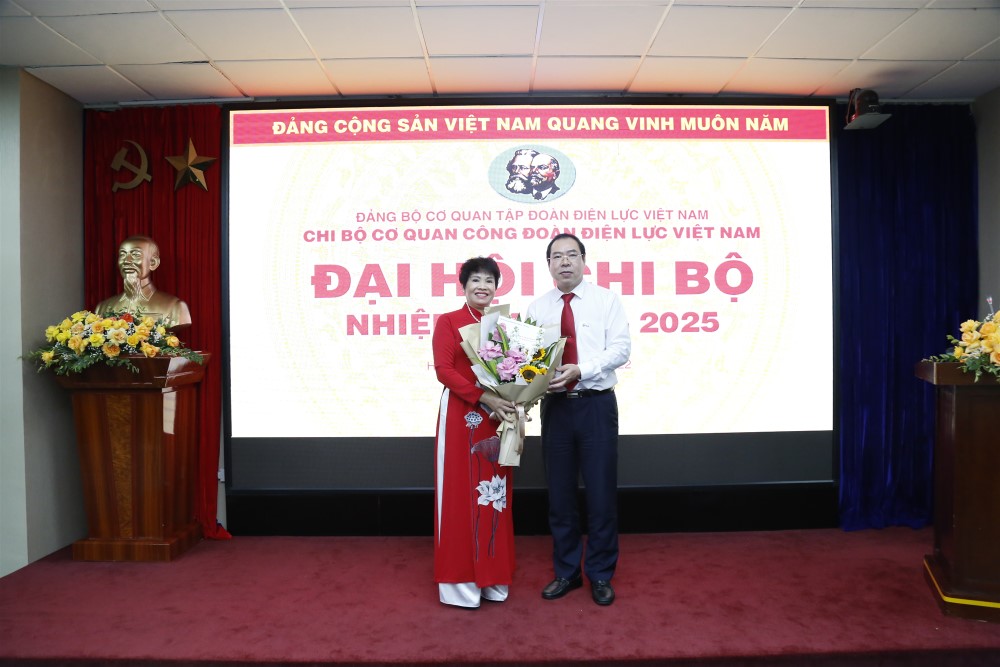 Đại hội Chi bộ Cơ quan Công đoàn Điện lực Việt Nam nhiệm kỳ (2022-2025) thành công tốt đẹp. 3