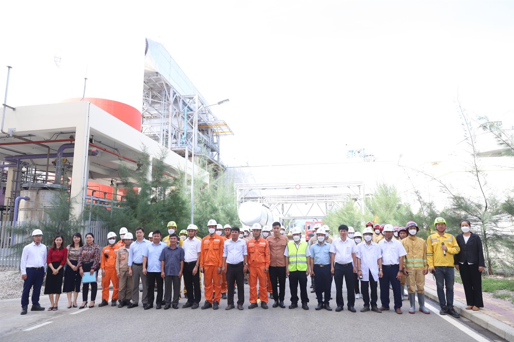 Diễn tập cho người lao động ứng phó với sự cố tràn dầu, hóa chất 8