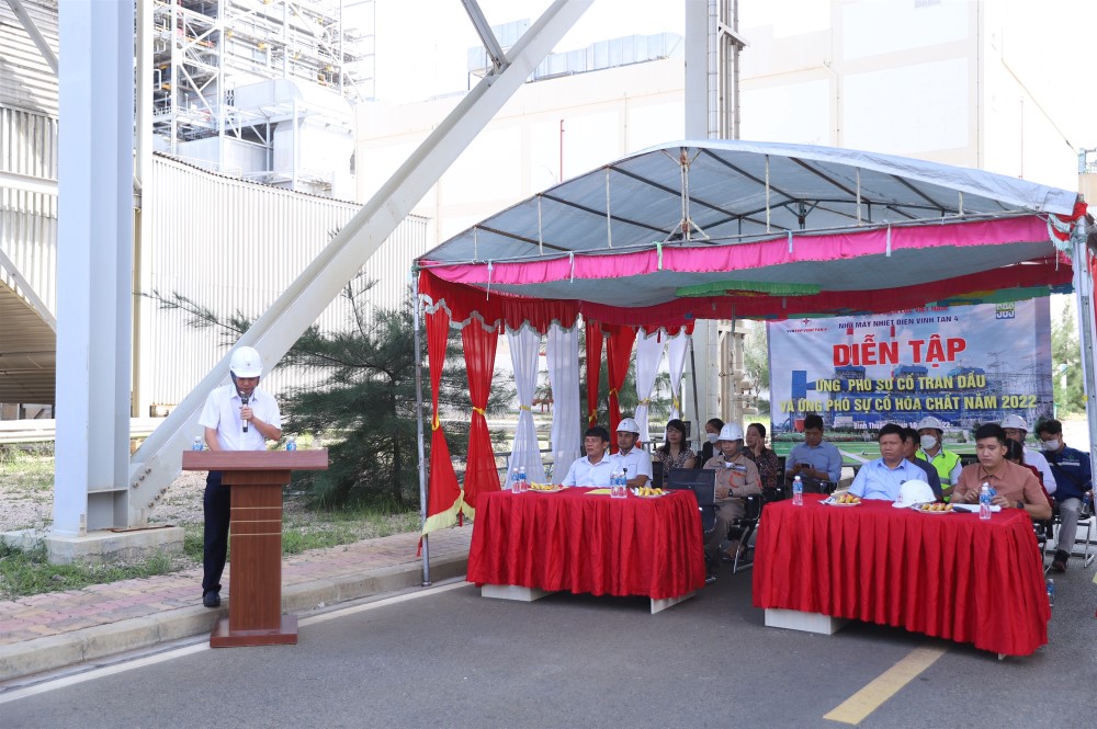 Diễn tập cho người lao động ứng phó với sự cố tràn dầu, hóa chất 