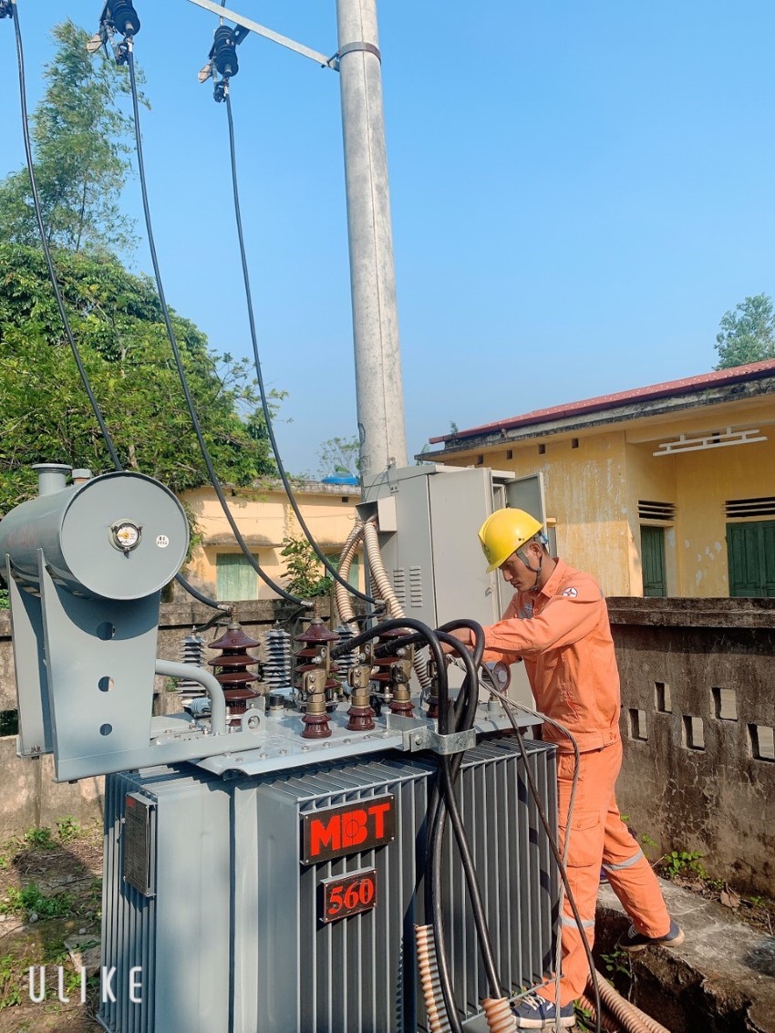 PC Ninh Bình: Xóa bỏ cấp điện áp 10 kV trên địa bàn huyện Yên Mô  