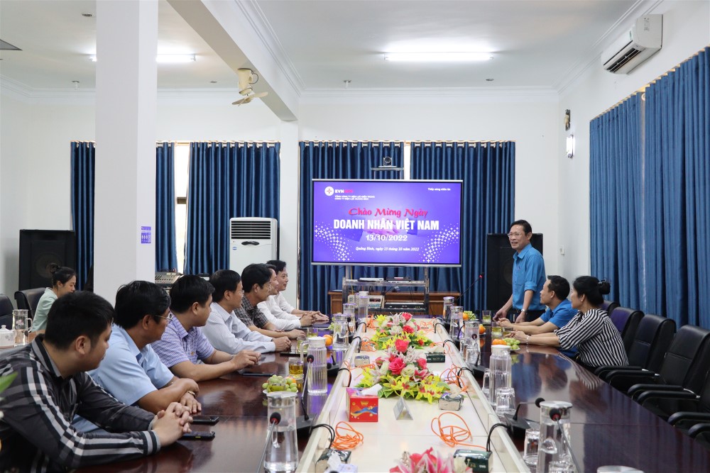 PC Quảng Bình: Liên đoàn Lao động tỉnh thăm nhân Ngày Doanh nhân Việt Nam 1