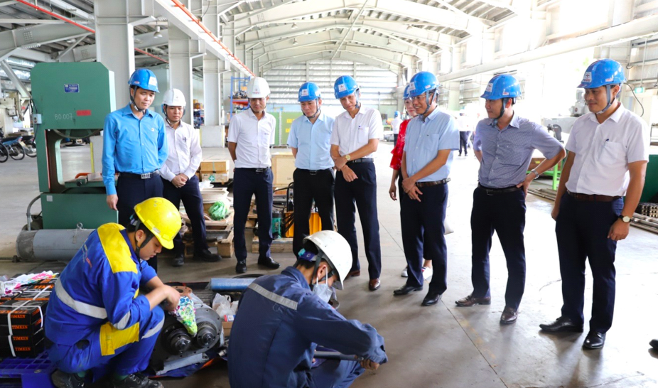 Phó Chủ tịch Tổng LĐLĐ Việt Nam làm việc tại các nhà máy điện của Tổng công ty Phát điện 1 (EVNGENCO1)