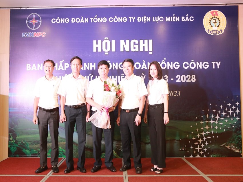 Ban chấp hành Công đoàn Tổng công ty Điện lực miền Bắc họp phiên thứ hai 4