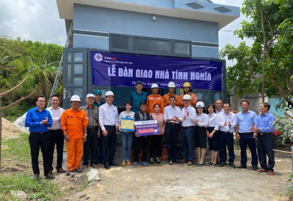 Bàn giao tiền hỗ trợ xây dựng nhà tình nghĩa tại Phú Yên 1