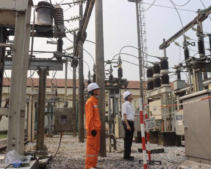 Công đoàn Công ty Điện lực Cao Bằng (PC Cao Bằng) thăm hỏi động viên CBCNV làm việc tại hiện trường nắng nóng 1
