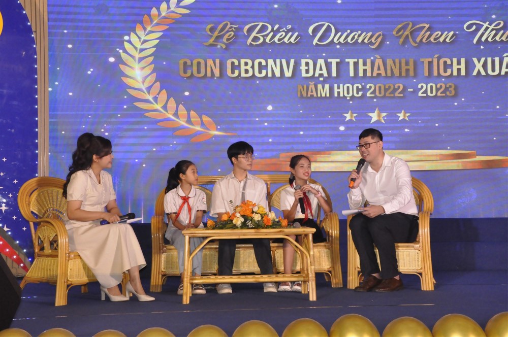 Công đoàn EVNHANOI: tổ chức Lễ biểu dương khen thưởng con CBCNV có thành tích xuất sắc năm học 2022 – 2023  2