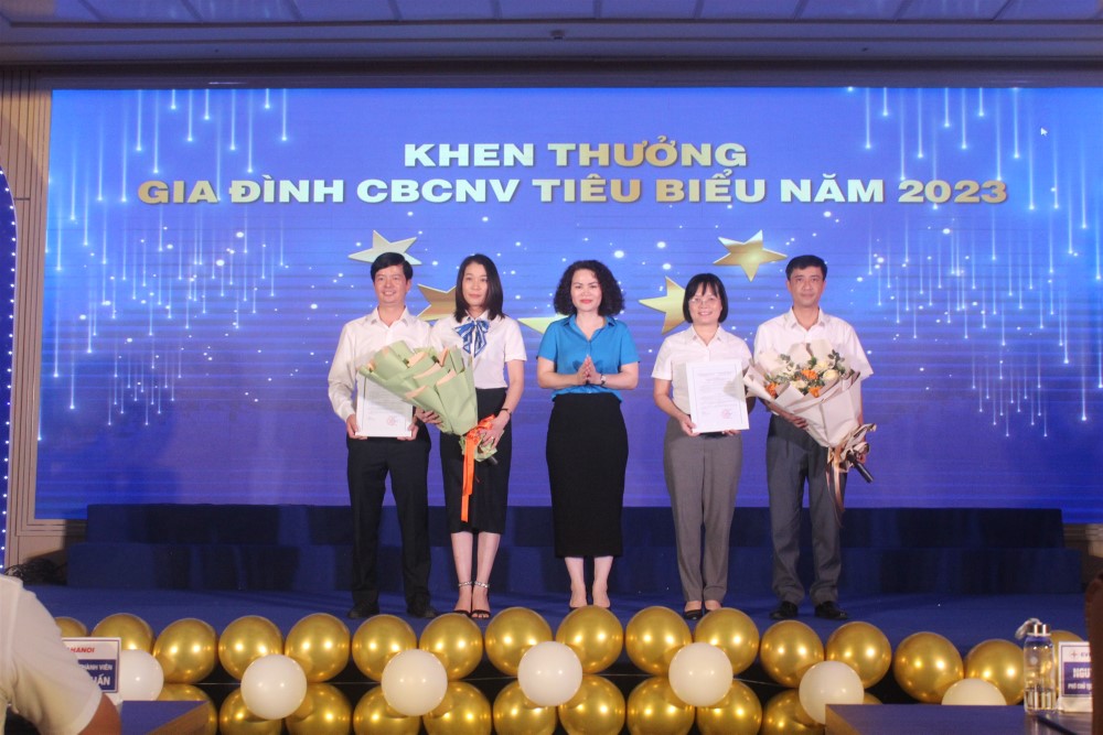 Công đoàn EVNHANOI: tổ chức Lễ biểu dương khen thưởng con CBCNV có thành tích xuất sắc năm học 2022 – 2023  3