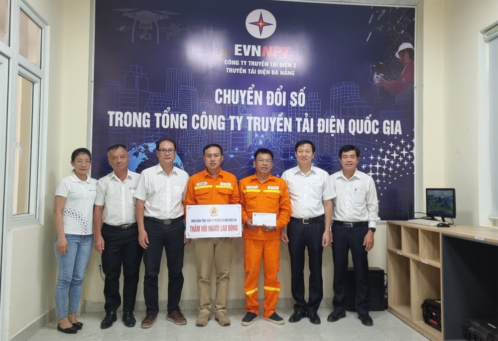 CÔNG ĐOÀN EVNNPT THĂM HỎI NGƯỜI LAO ĐỘNG VẬN HÀNH CUNG CẤP ĐIỆN MÙA NẮNG NÓNG NĂM 2023 KHU VỰC MIỀN TRUNG 1