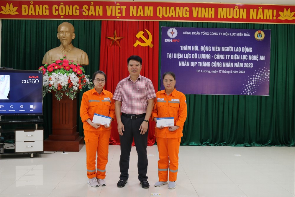 Công đoàn Tổng công ty Điện lực miền Bắc thăm hỏi, động viên tập thể CBCNV Điện lực Đô Lương và Điện lực Nghĩa Đàn - Thái Hòa, Công ty Điện lực Nghệ An nhân Tháng công nhân 5