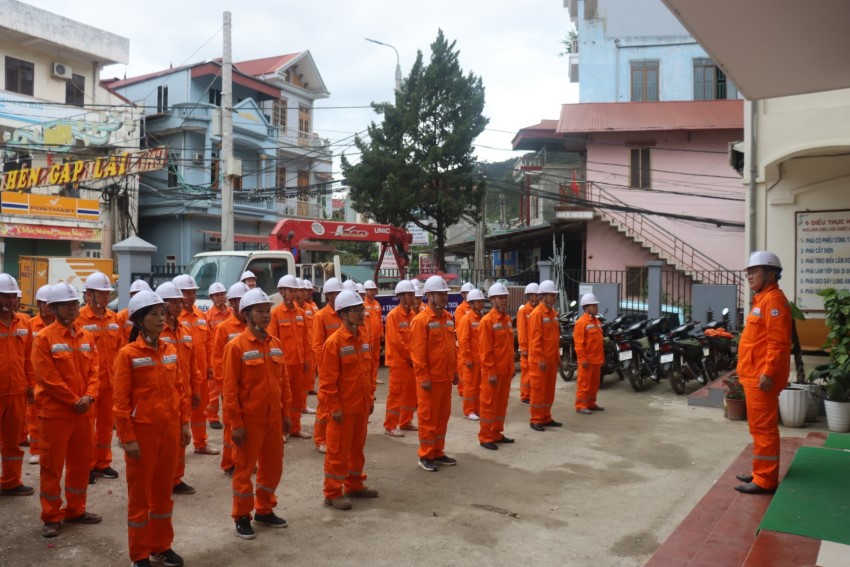 Công ty Điện lực Cao Bằng tổ chức diễn tập 4 trong 1 nhằm chủ động ứng phó, khắc phục hậu quả thiên tai 1