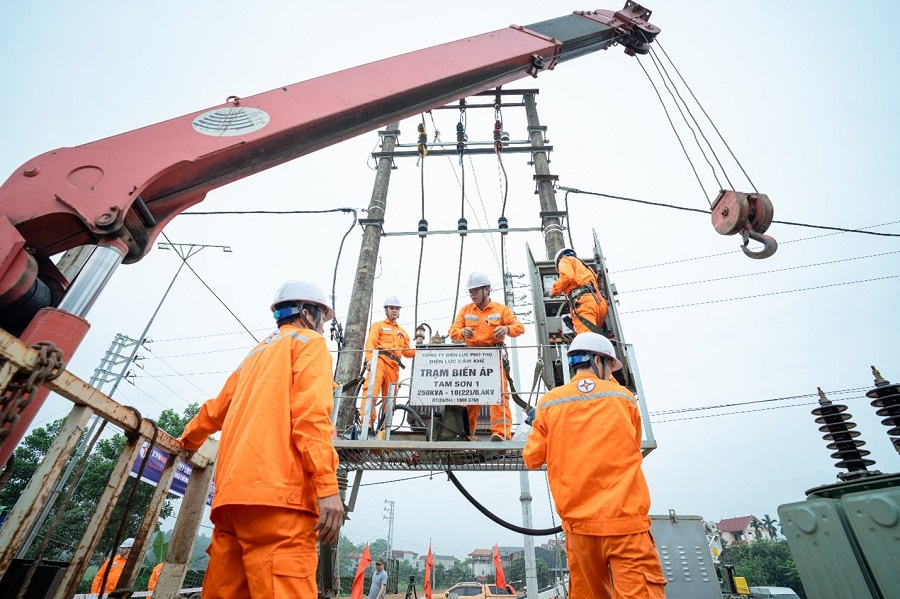 Công ty Điện lực Phú Thọ: 52 năm một chặng đường vinh quang 7