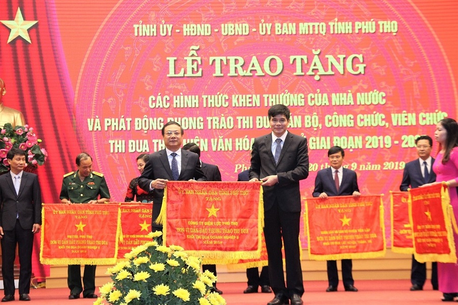 Công ty Điện lực Phú Thọ: 52 năm một chặng đường vinh quang 8