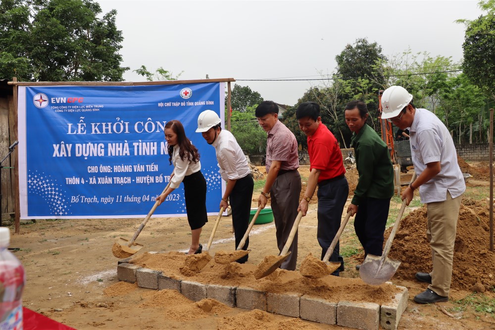 Công ty Điện lực Quảng Bình: Khởi công xây dựng nhà tình nghĩa cho hộ nghèo 2