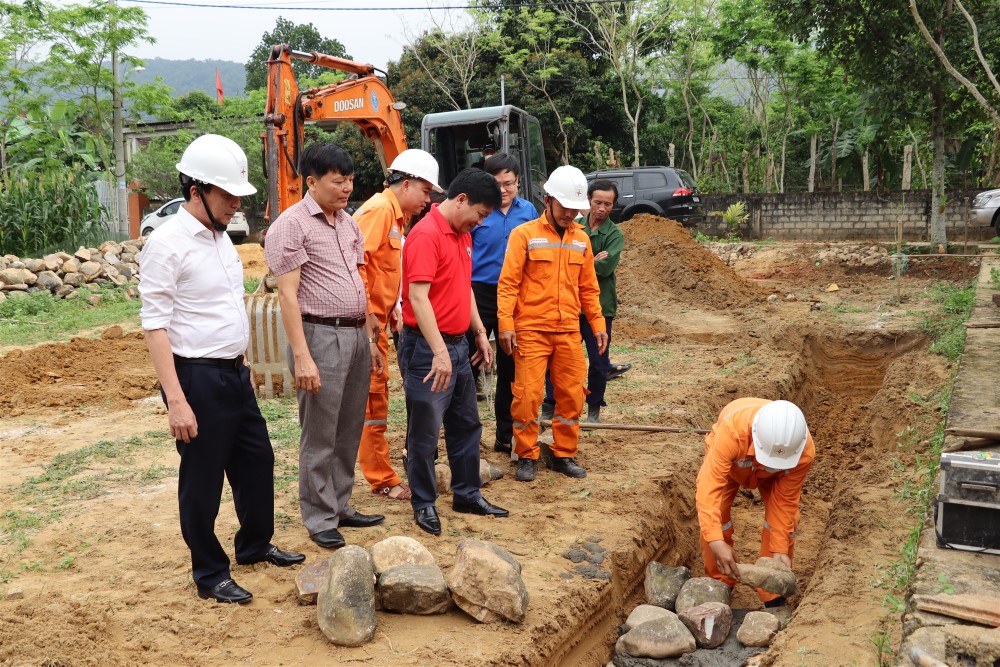 Công ty Điện lực Quảng Bình: Khởi công xây dựng nhà tình nghĩa cho hộ nghèo 3