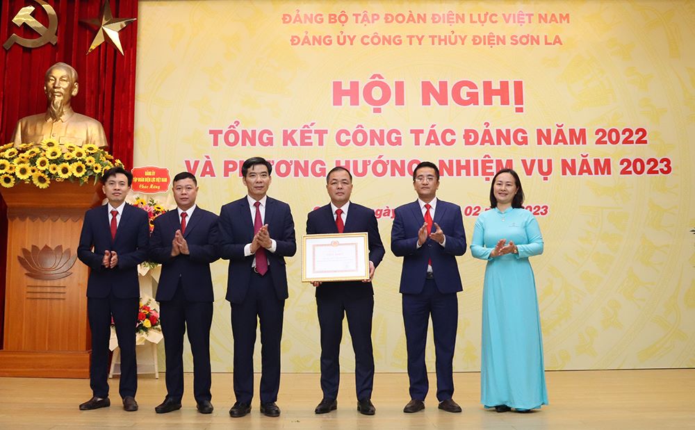 Đảng bộ Công ty Thủy điện Sơn La là 1 trong 3 Đảng bộ hoàn thành xuất sắc nhiệm vụ năm 2022 2