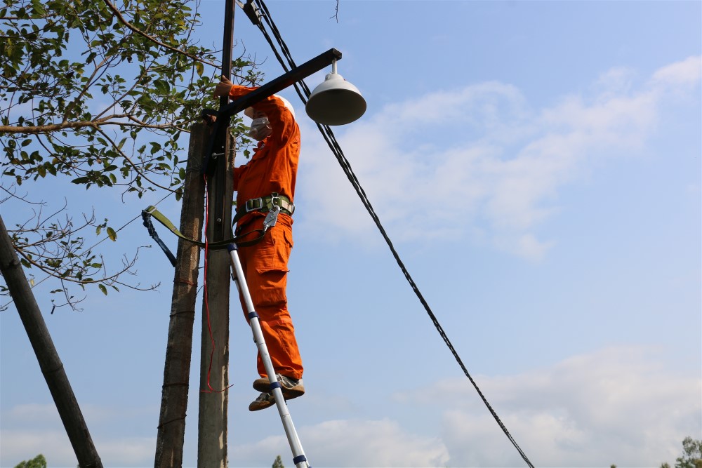 Đoàn thanh niên Thủy điện An Khê – Ka Nak đón nhận Bằng khen của Tỉnh đoàn Bình Định 2