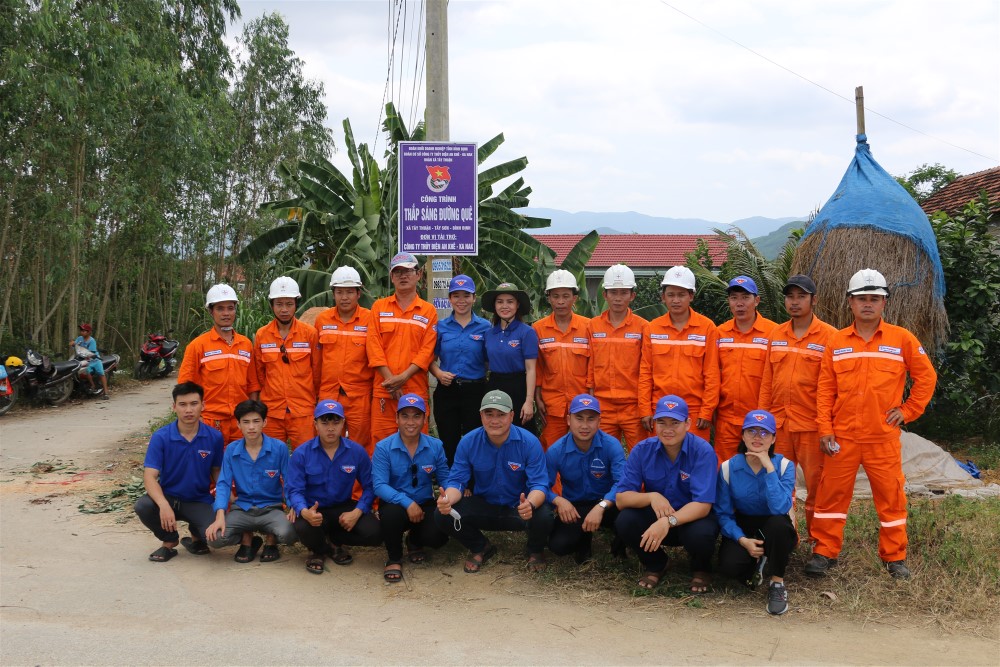 Đoàn viên thanh niên ngành điện “Thắp sáng đường quê” – thiết thực từ hành động 10