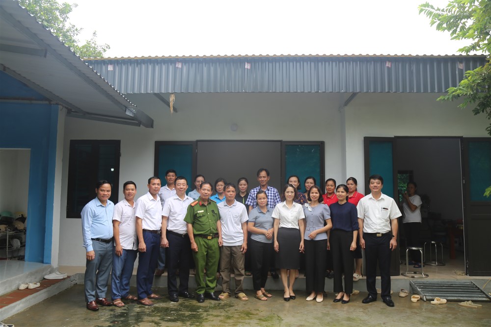 EVNHANOI hỗ trợ kinh phí xây nhà “Đại đoàn kết” cho các hộ nghèo, cận nghèo tại huyện Ba Vì. 2