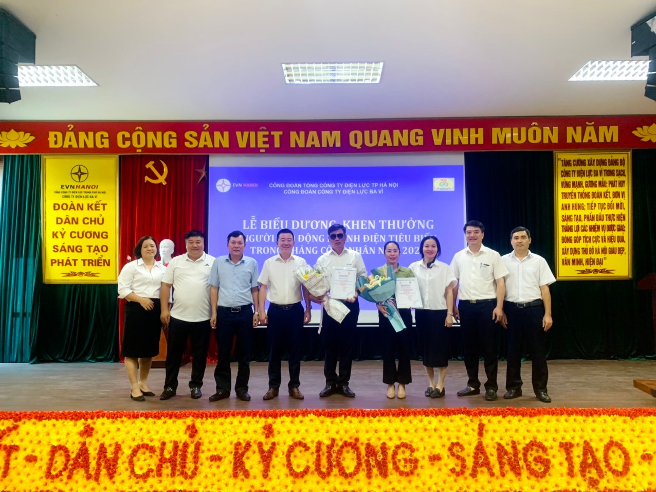 EVNHANOI: Nhiều hoạt động thiết thực trong Tháng Công nhân.  1