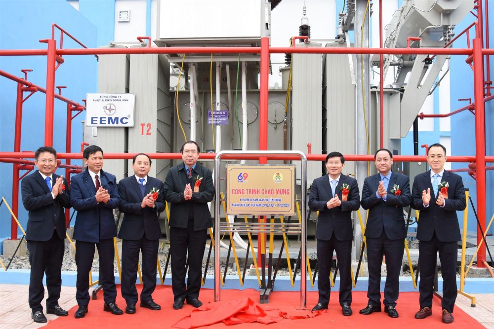 EVNHANOI tổ chức Lễ gắn biển công trình “Xây dựng trạm biến áp 110kV Đại Kim và nhánh rẽ”  1