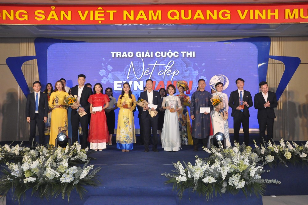 EVNHANOI tổ chức thành công lễ Tổng kết công tác Vì sự tiến bộ phụ nữ, triển khai kế hoạch năm 2023 và Cuộc thi “Nét đẹp EVNHANOI”  6