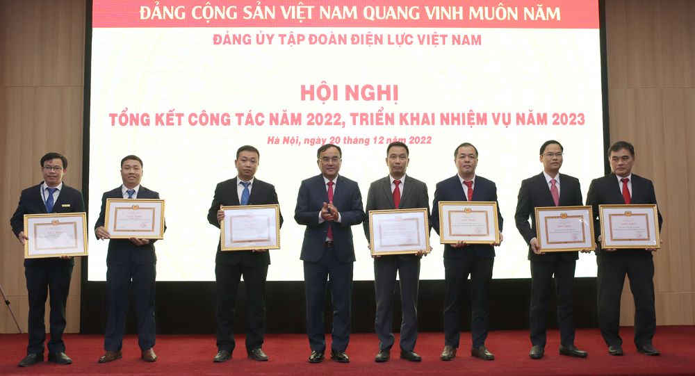 EVNNPT không ngừng đổi mới, nâng cao chất lượng, hiệu quả học tập, nghiên cứu, vận dụng và phát triển chủ nghĩa Mác - Lênin, tư tưởng Hồ Chí Minh