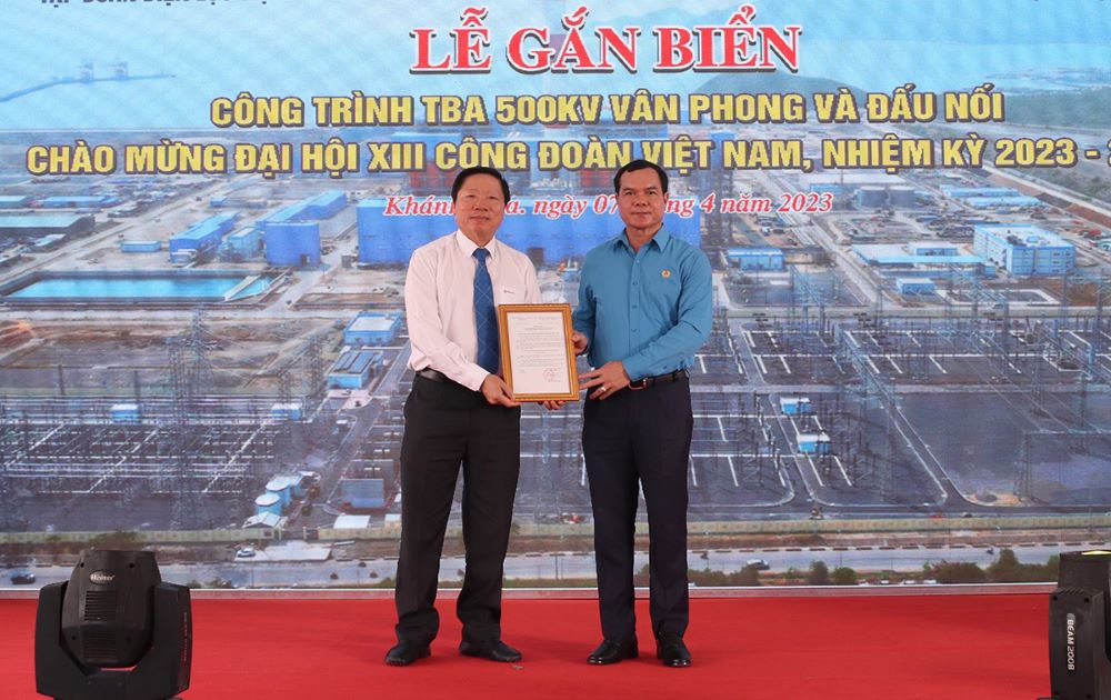 Gắn biển công trình Trạm biến áp 500kV Vân Phong và đấu nối Chào mừng Đại hội XIII Công đoàn Việt Nam nhiệm kỳ 2023 – 2028