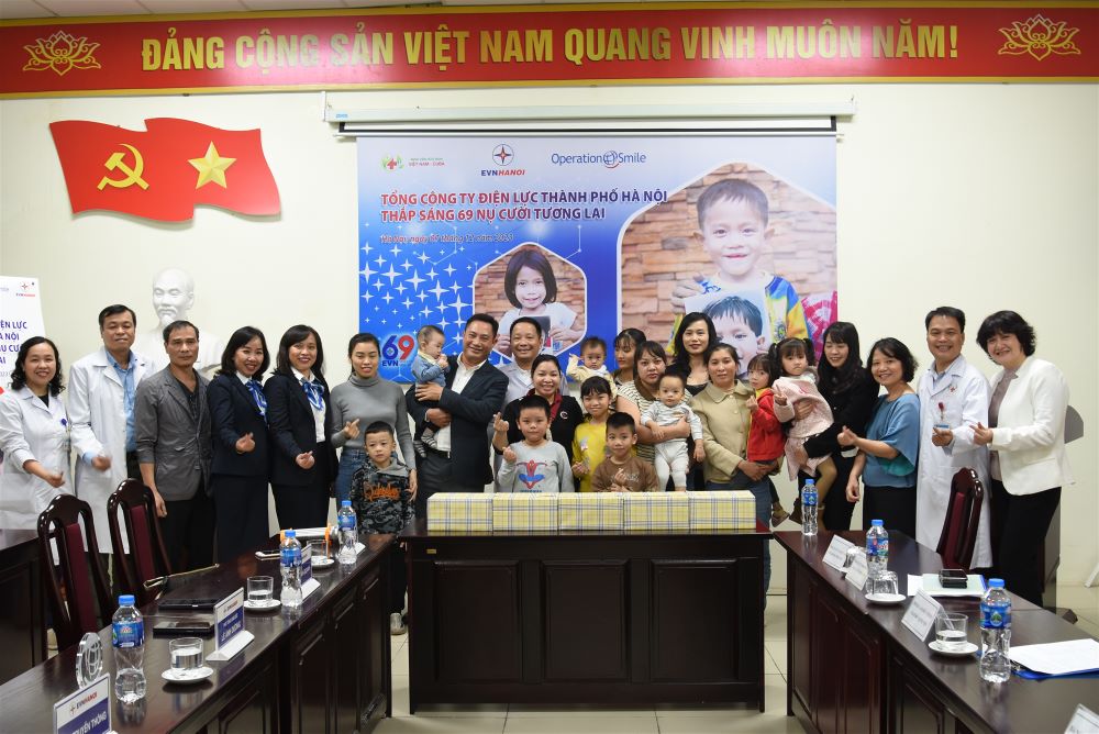 Hành trình Nụ Cười - Cùng EVNHANOI trao tặng “69 nụ cười thắp sáng tương lai” cho trẻ em hở môi, hàm ếch 4