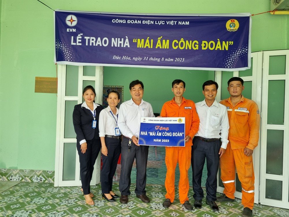 MÁI ẤM CÔNG ĐOÀN” - ẤM TÌNH NGƯỜI LAO ĐỘNG