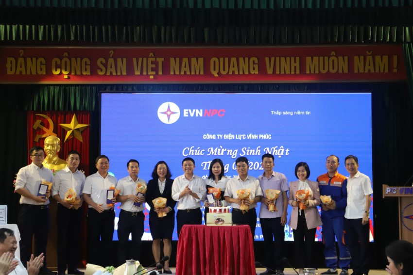 Nét đẹp trong công tác tổ chức sinh nhật cho CBCNV Công ty Điện lực Vĩnh Phúc