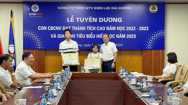 PC Hải Dương: Tuyên dương con CBCNV đạt thành tích cao năm học 2022-2023 và gia đình tiêu biểu năm 2023 1