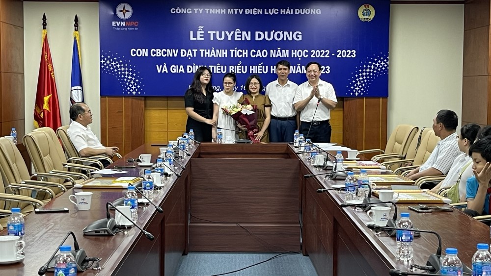 PC Hải Dương: Tuyên dương con CBCNV đạt thành tích cao năm học 2022-2023 và gia đình tiêu biểu năm 2023