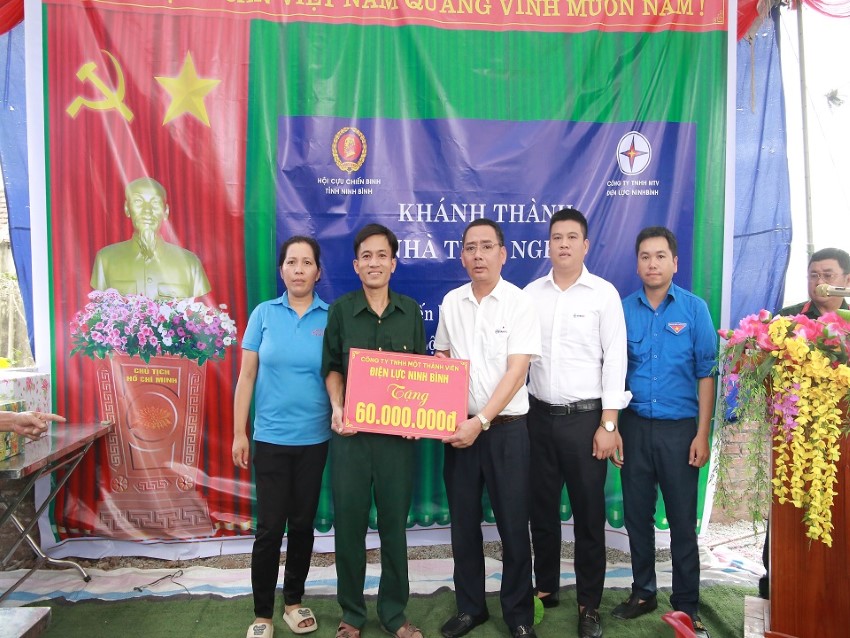 PC Ninh Bình chung tay làm tốt công tác “Đền ơn đáp nghĩa” hướng tới chào mừng Đại hội Công đoàn các cấp 1