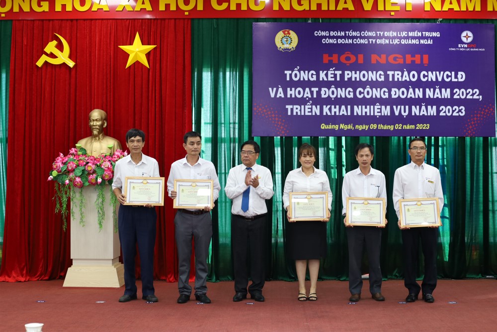 PC Quảng Ngãi: Tổng kết phong trào CNVCLĐ, hoạt động công đoàn năm 2022 và triển khai nhiệm vụ năm 2023 10