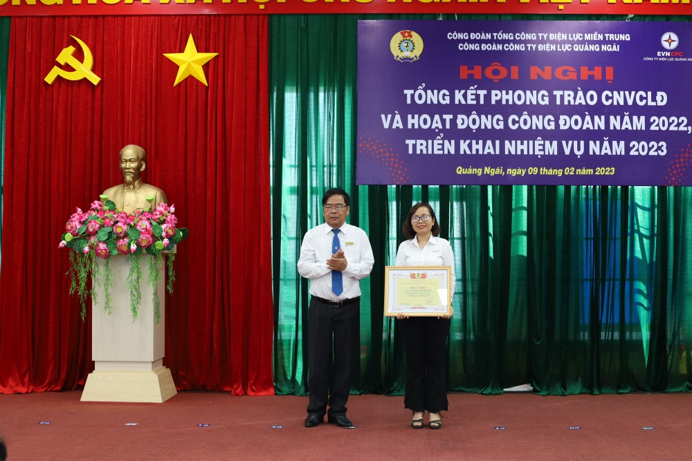 PC Quảng Ngãi: Tổng kết phong trào CNVCLĐ, hoạt động công đoàn năm 2022 và triển khai nhiệm vụ năm 2023 4