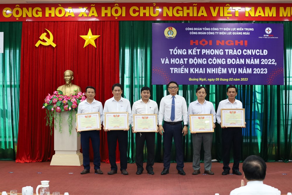 PC Quảng Ngãi: Tổng kết phong trào CNVCLĐ, hoạt động công đoàn năm 2022 và triển khai nhiệm vụ năm 2023 6