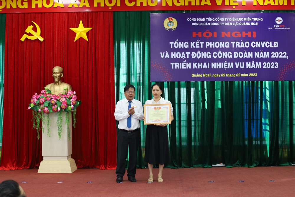 PC Quảng Ngãi: Tổng kết phong trào CNVCLĐ, hoạt động công đoàn năm 2022 và triển khai nhiệm vụ năm 2023 9