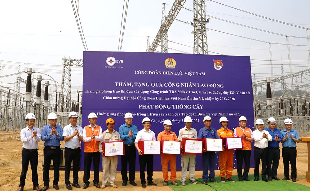 Thăm hỏi, động viên lực lượng thi công công trình TBA 500kV Lào Cai và các đường dây 220kV đấu nối 