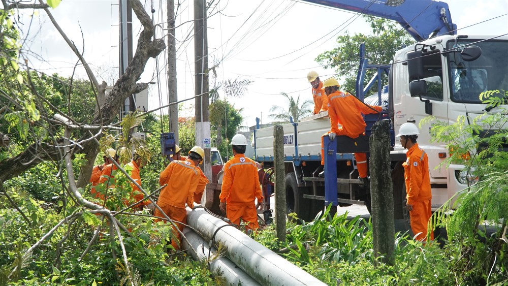 Tổng công ty Điện lực miền Nam diễn tập phòng chống thiên tai trước mùa mưa bão  2