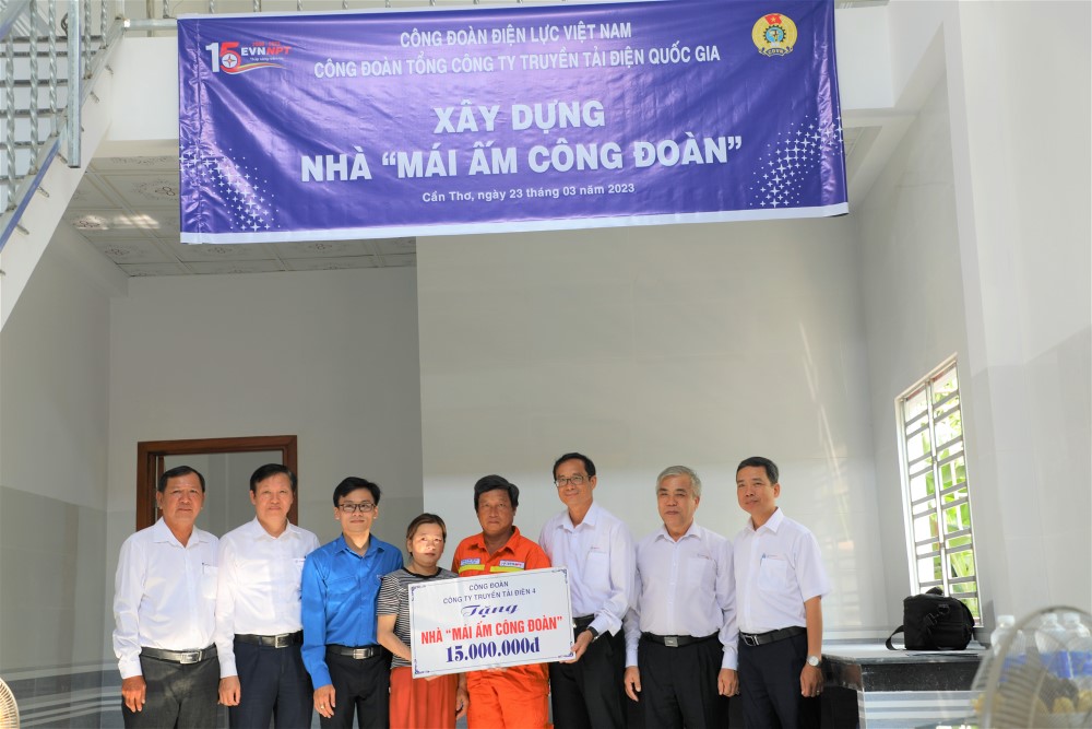 Trao nhà “Mái ấm công đoàn”, một hoạt động thiết thực trong Tháng Công nhân năm 2023 của tổ chức Công đoàn 3