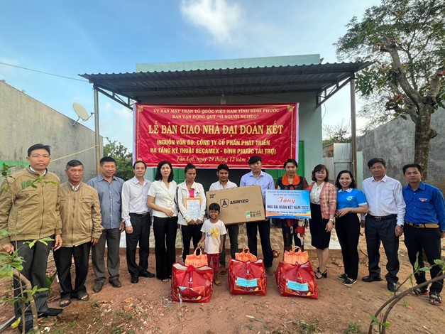 Trao tặng nhà đại đoàn kết  cho các hộ nghèo tại xã Tân Lợi, huyện Đồng Phú tỉnh Bình Phước