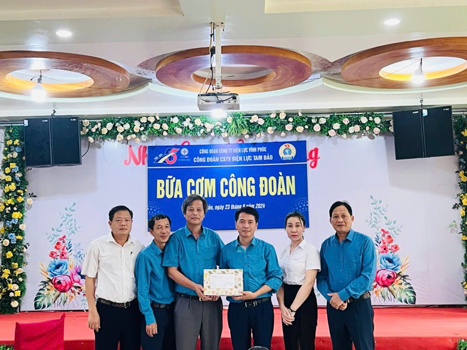 Ấm áp bữa cơm công đoàn – Phát huy tinh thần đoàn kết