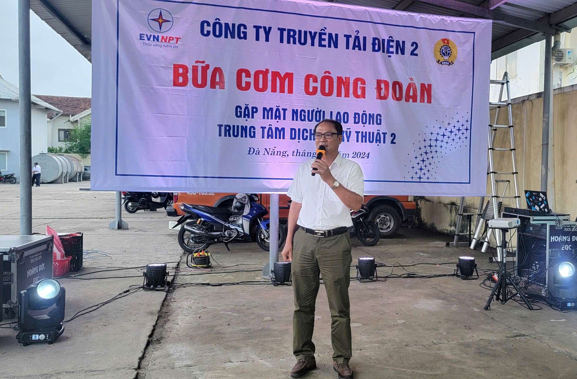 Công đoàn Công ty Truyền tải điện 2 tổ chức “Bữa cơm Công đoàn” tại Trung tâm dịch vụ kỹ thuật 2 1